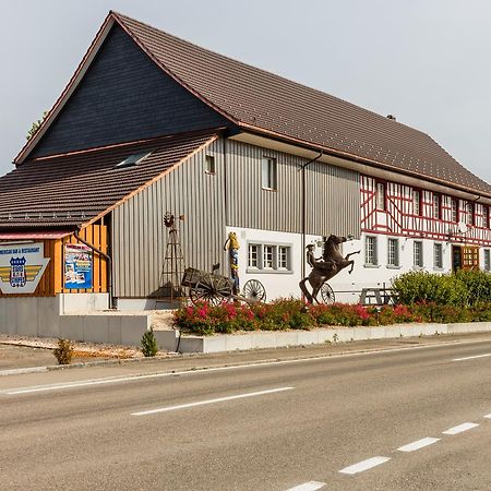 Motel Steighof Brutten Ngoại thất bức ảnh