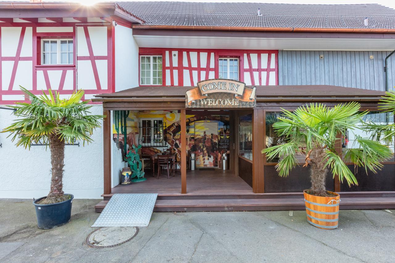 Motel Steighof Brutten Ngoại thất bức ảnh